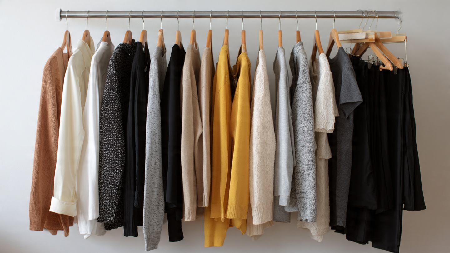 Styling a Minimalist Fall Wardrobe for Work